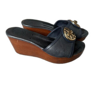 Tory Burch Lowell Wedge Gold Logo - Size 6